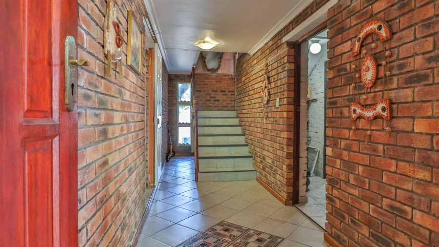 6 Bedroom Property for Sale in De Kelders Western Cape